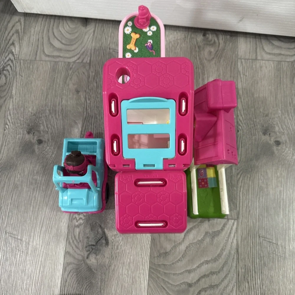 Fisher-Price Little‎ People Barbie Pet Spa & Horse Stable Play sets